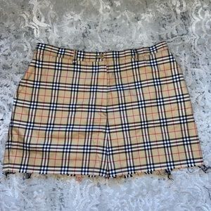 Burberry mini skirt